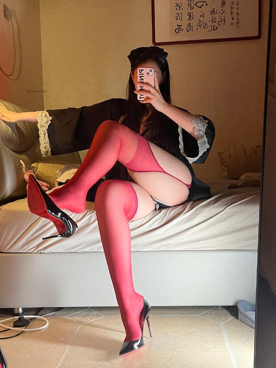 美邵女Baby – 睡衣红色吊带丝袜【10P】